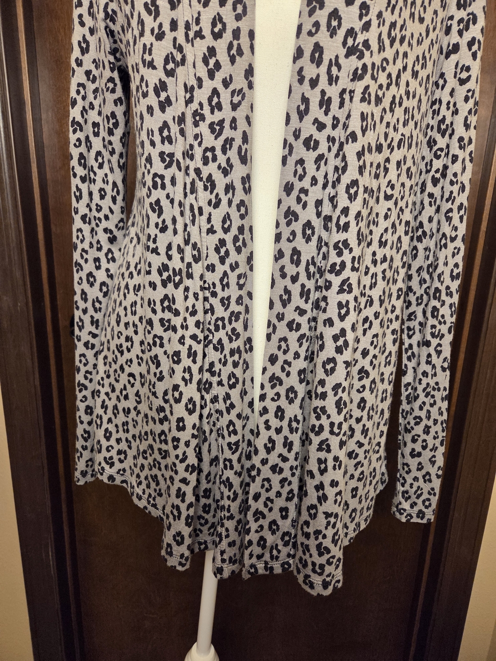 Leopard Print Gray & Black Cardigan NWT - Picture 4 of 12